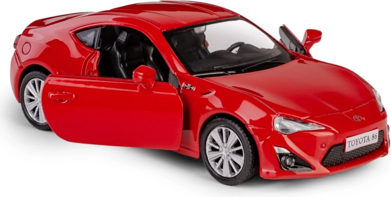 Otwierane drzwi i szczegółowe wnętrze