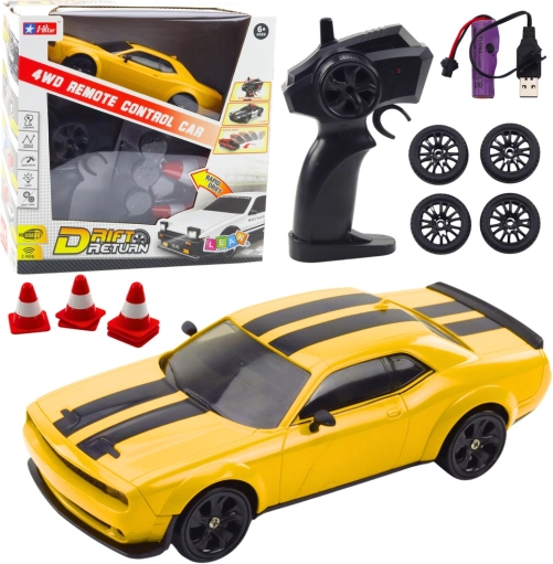RC auto do driftu 4WD żółte z wymiennymi kołami