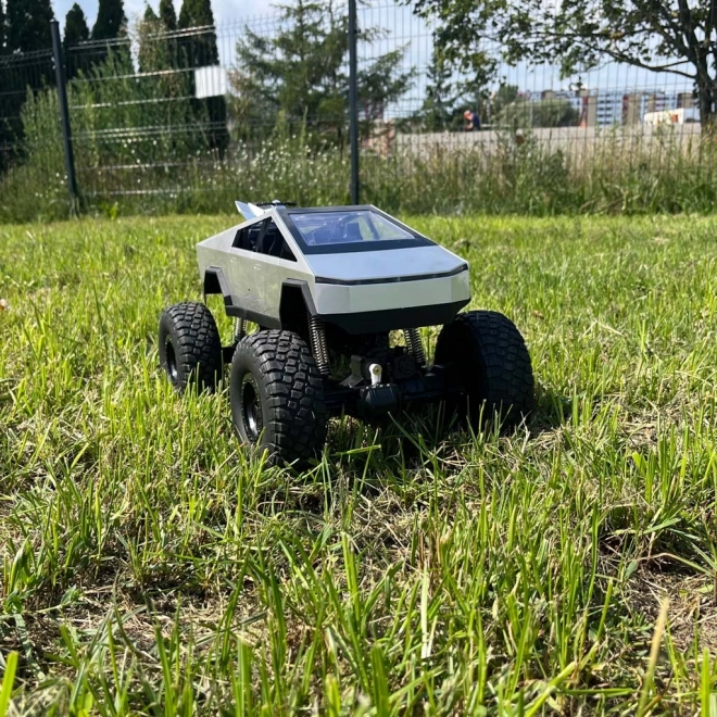 Zatrudniony model Pickupu Climbing Vehicle 1:8 2,4GHz
