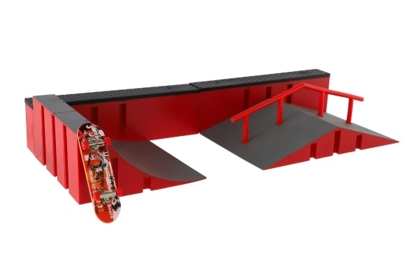 Skatepark z palcowym śrubowym deskorolką