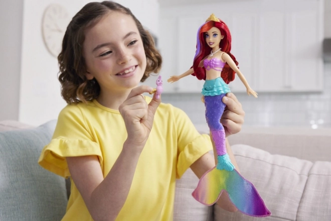 MATTEL Disney Princess lalka Ariel mała syrenka pływa, zmienia kolor