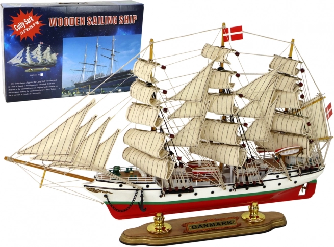 Drewniany kolekcjonerski model żaglowca DANMARK na podstawce