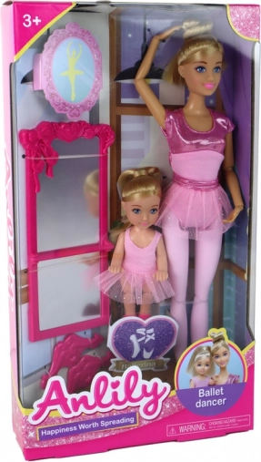 Mama i córeczka w dopasowanych kostiumach