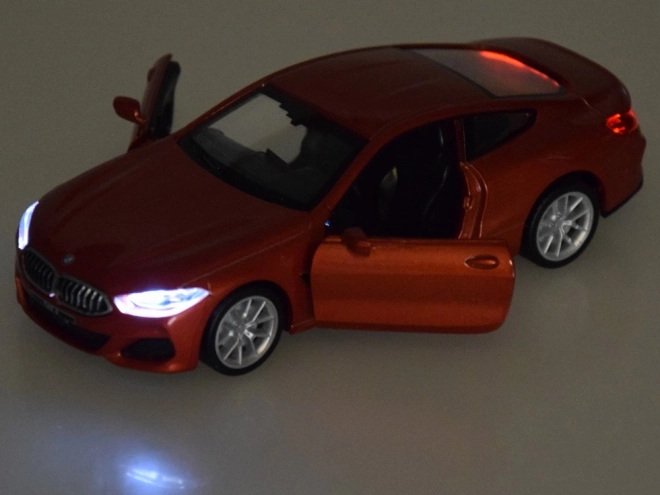 Metalowy model samochodu BMW M850i Coupe