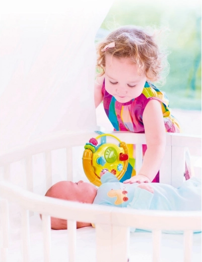 Łatwe mocowanie do łóżeczka lub wózka