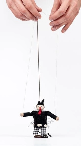 Drewniana marionetka diabeł Bruno