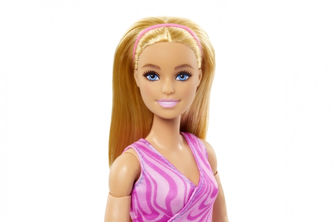 Barbie w ruchu - Blondynka w niebieskich legginsach HRH27