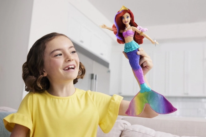 MATTEL Disney Princess lalka Ariel mała syrenka pływa, zmienia kolor