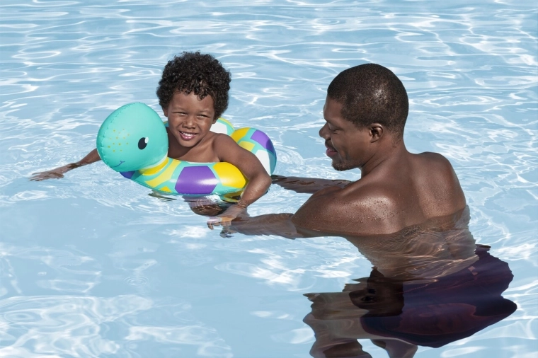 Bezpieczne podparcie w basenie