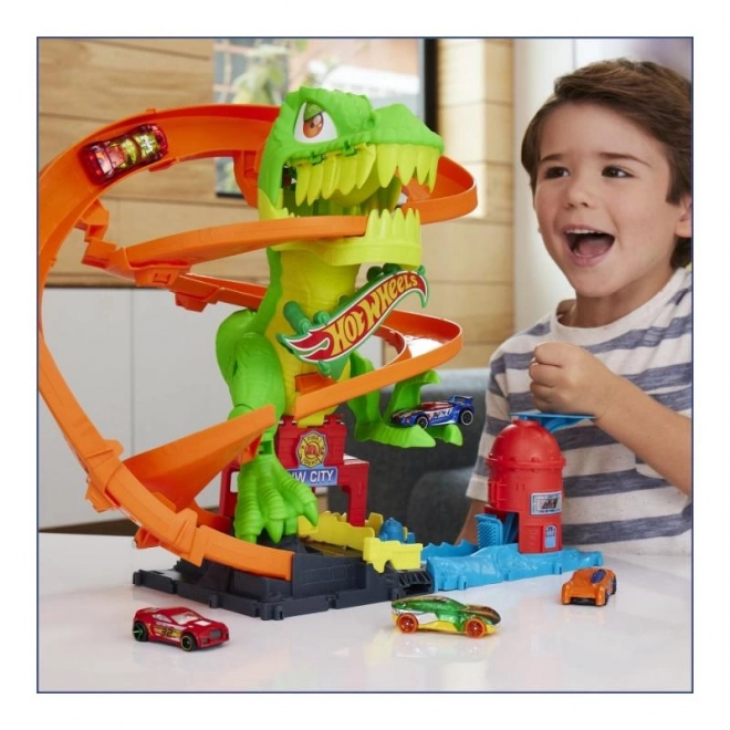 T-rex atakuje straż pożarną z Hot Wheels city