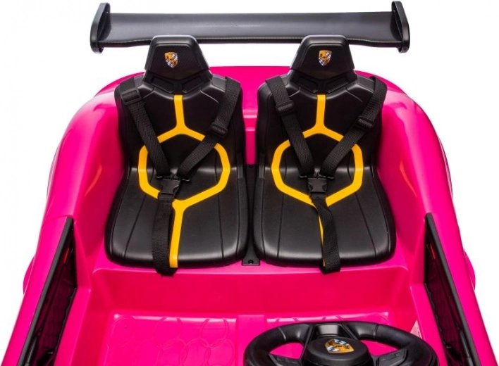 Dwuosobowa kabina z pasami bezpieczeństwa