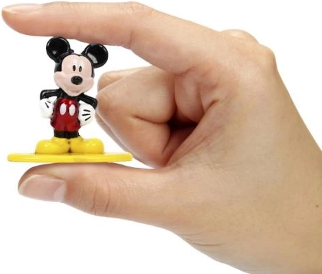 Kompaktowe metalowe wykonanie z detalami