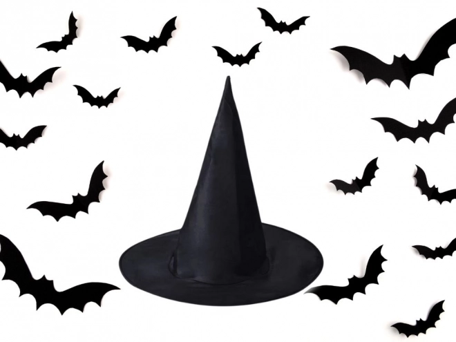 Czarny kapelusz czarownicy na Halloween