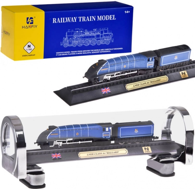 kolekcjonerski model lokomotywy LNER Class A4 Mallard 1:160 w gablocie prezentacyjnej