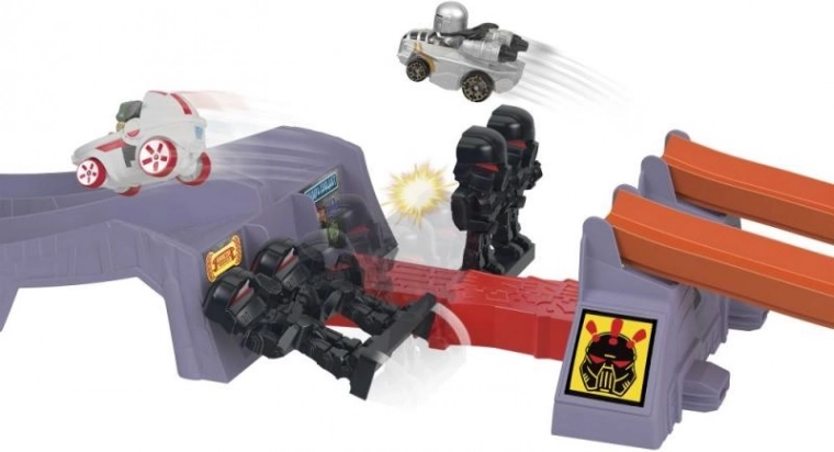 Skok nad szturmowcami i wyraźna flaga mety