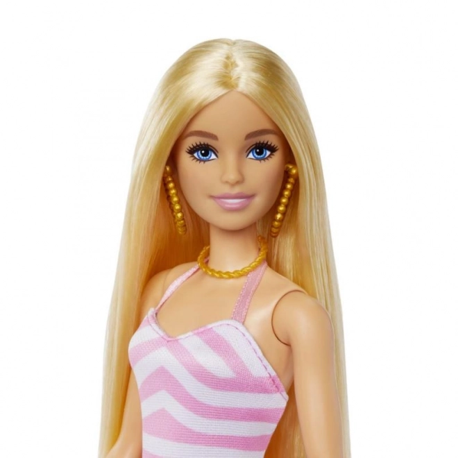 Barbie na plaży z letnimi dodatkami