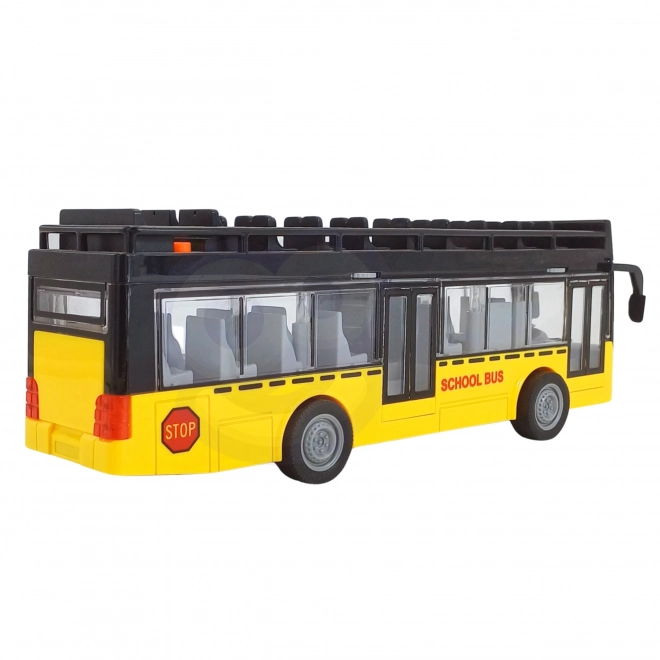 Realistyczny design szkolnego autobusu