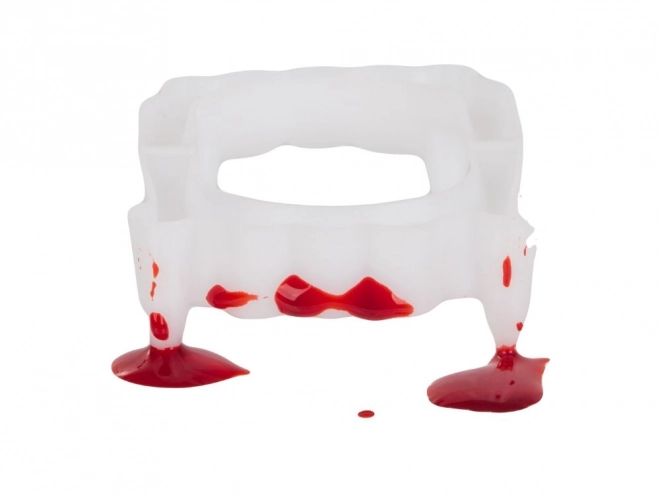 Zestaw sztucznych zębów i krwi na Halloween