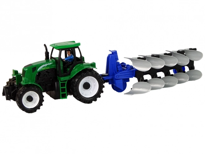 Zielony traktor rolniczy z pługiem
