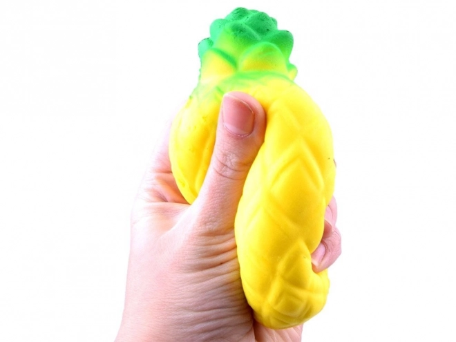Żółty piankowy ananas