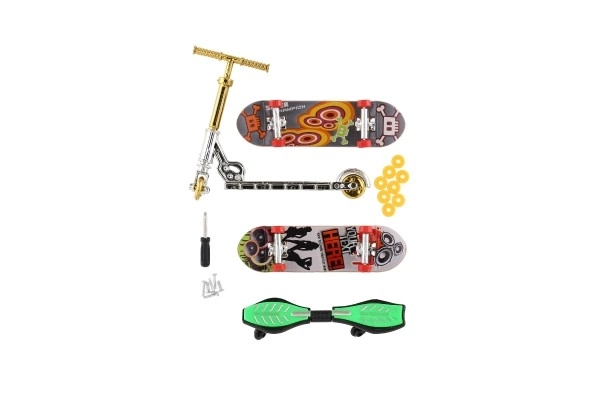 Zestaw deskorolka śrubowa, hulajnoga palcowa, waveboard plastikowy z dodatkami mix rodzajów na karcie 16x30cm