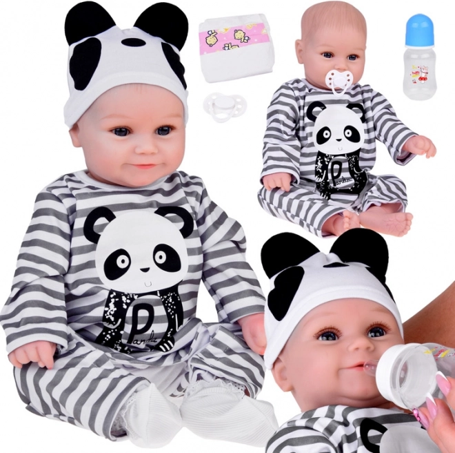 Urocza miękka lalka chłopiec 45 cm w kombinezonie Panda