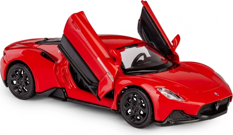 Otwierane drzwi i dopracowane wnętrze