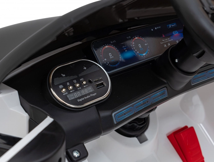 Multimedia z kolorowym wyświetlaczem i światłami LED