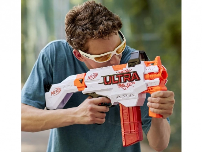 Duży pistolet automatyczny Nerf Ultra Focus z nabojami