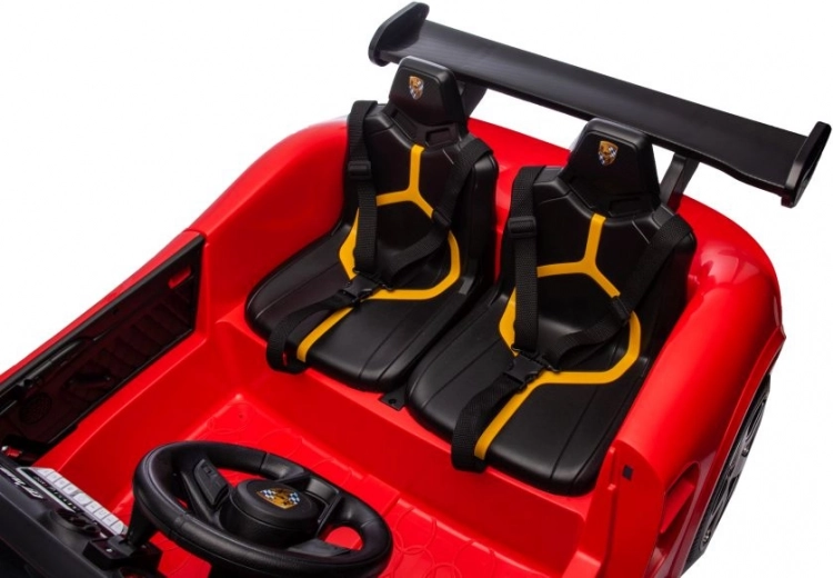 Dwa siedzenia z pasami bezpieczeństwa