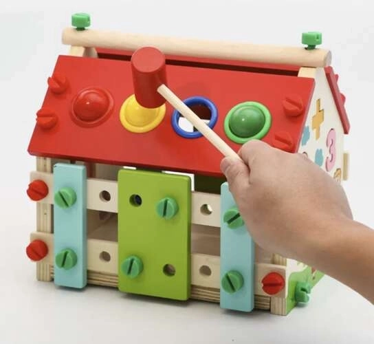 Drewniany edukacyjny domek dla dzieci DIY