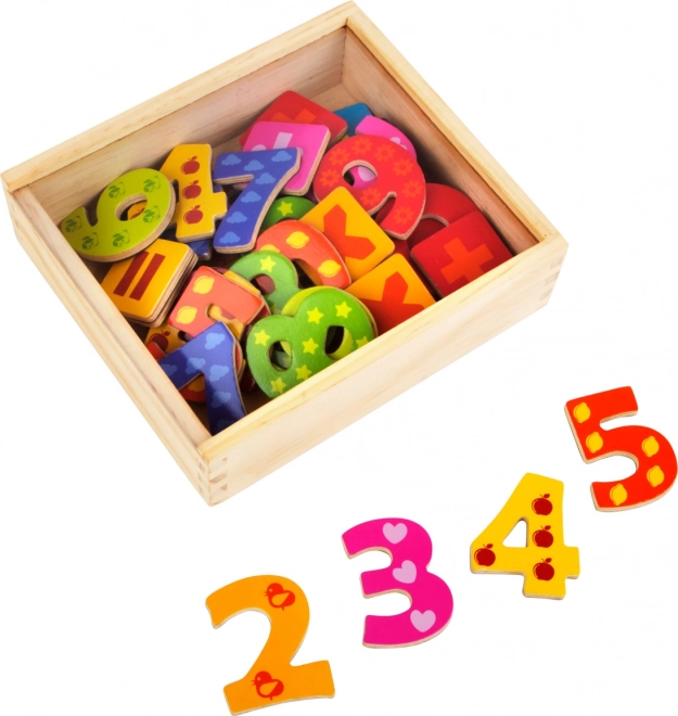 Small Foot drewniane kolorowe magnetyczne cyfry 40 szt.