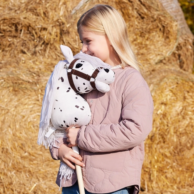 Koń na kijku Hobby Horse z kolekcji HOPPIHORSE Sport Edition w kolorze białego lamparta