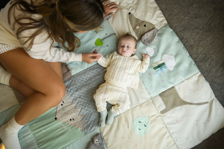 Duża i miękka przestrzeń do zabawy 120 × 160 cm