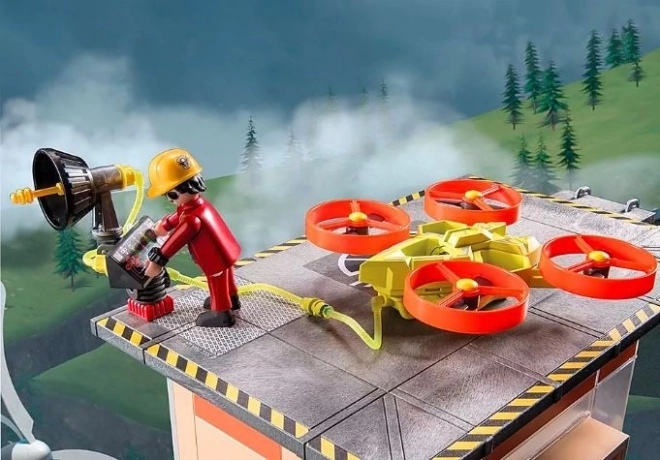 Akcja na dachu z dronem