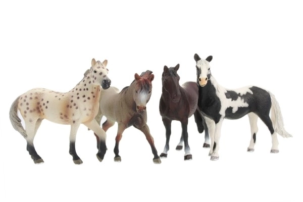 Plastowa figurka konia 15 cm - 4 kolory