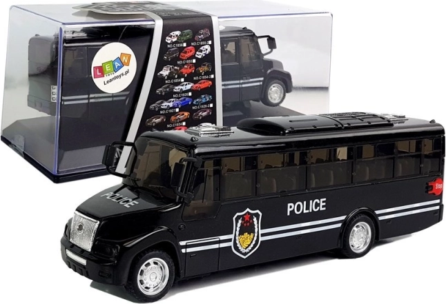 Czarny policyjny autobus z napędem zderzakowym i dźwiękiem