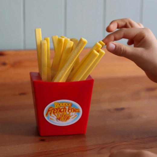 Rozwija motorykę małą i koncentrację