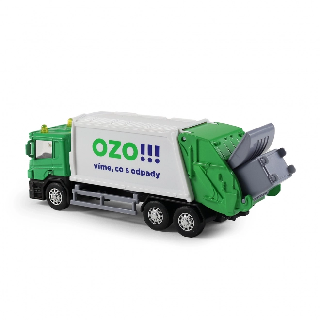 Śmieciarka z logo OZO