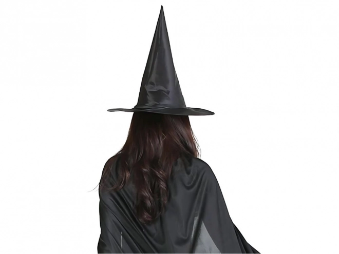 Czarny kapelusz czarownicy na Halloween