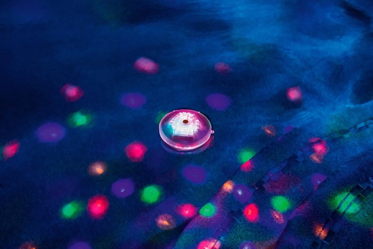 Cztery kolory i siedem trybów świecenia