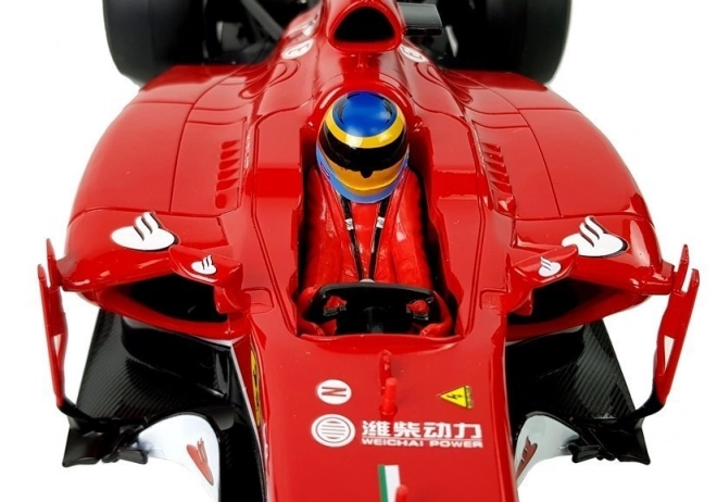 Wyścigowy samochód Formuły 1 Ferrari F138 czerwony 1:12