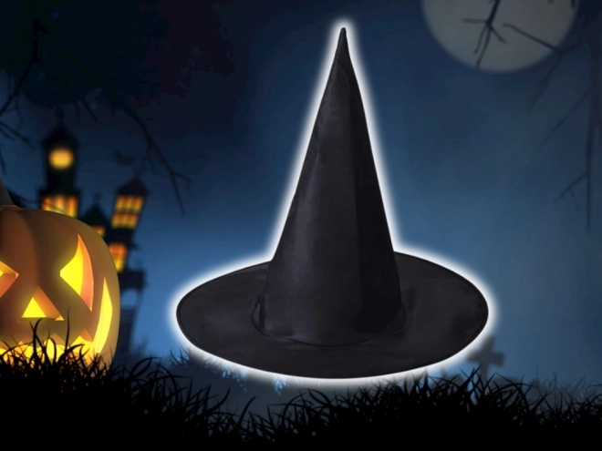 Czarny kapelusz czarownicy na Halloween