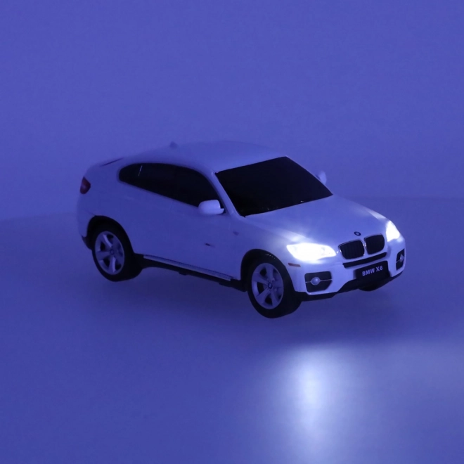 Zdalnie sterowane auto BMW X6 1:24 białe