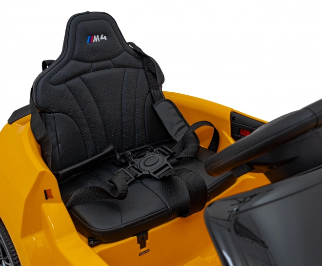 BMW M4 Pojazd Biały – Żółte