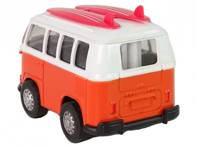 Metalowy autobus turystyczny