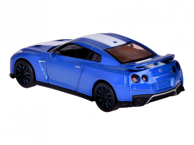 Auto Nissan GT-R z otwieranymi drzwiami