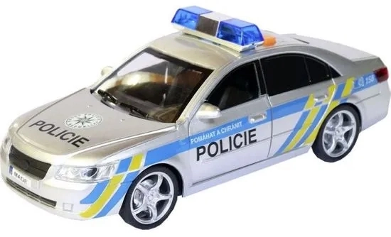 Policyjny samochód z czeskim głosem
