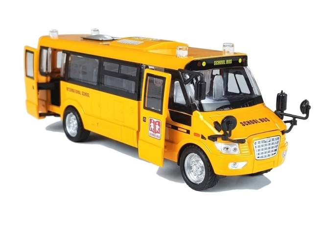 Metalowy szkolny autobus z napędem naciągowym
