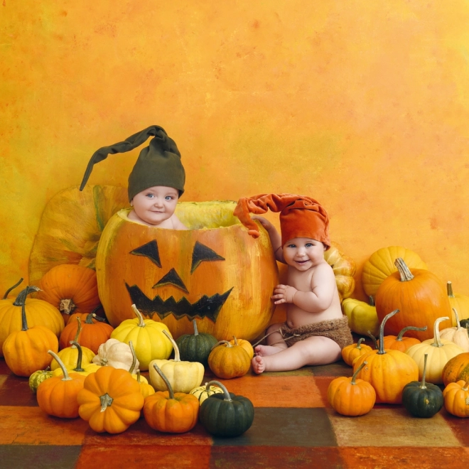 Kalendarz notatkowy Babies – Věra Zlevorová 2025, 30 × 30 cm